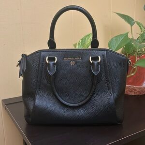 Micheal Kors crossbody bag